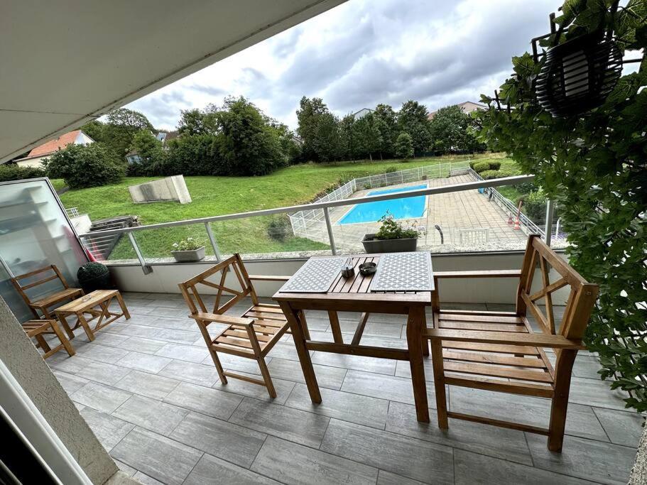 Appartement Cosy Avec Balcon Et Piscine Besançon Buitenkant foto